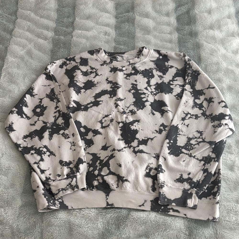 Urban Outfitters Black and White Tie-Dye Sweatshirt